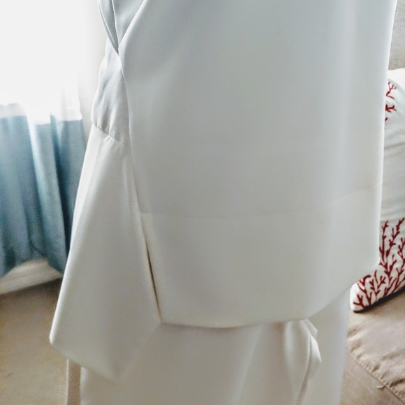 Cream asymmetrical top New size M - Picture 6 of 10